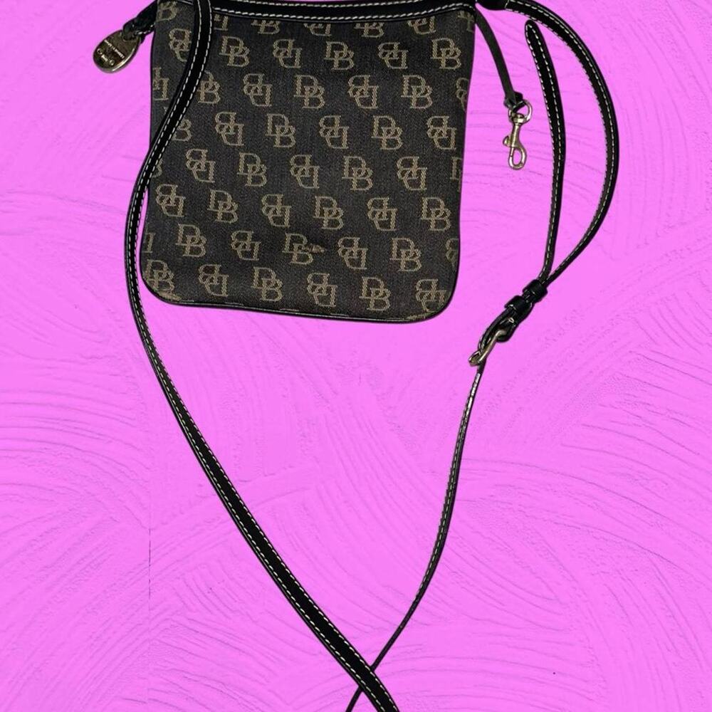 Dooney Bourke Signature Monogram - Picture 3 of 4